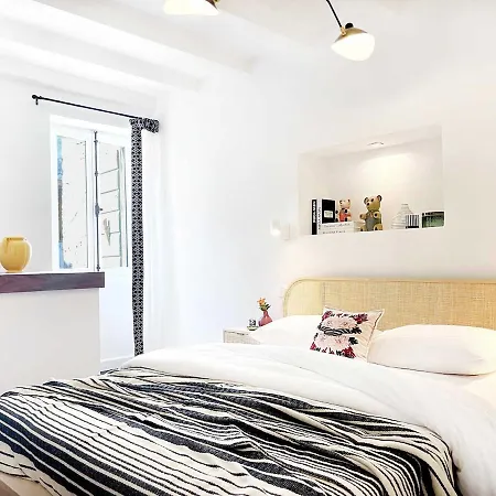 Emerald Chic - Old Town 로비니