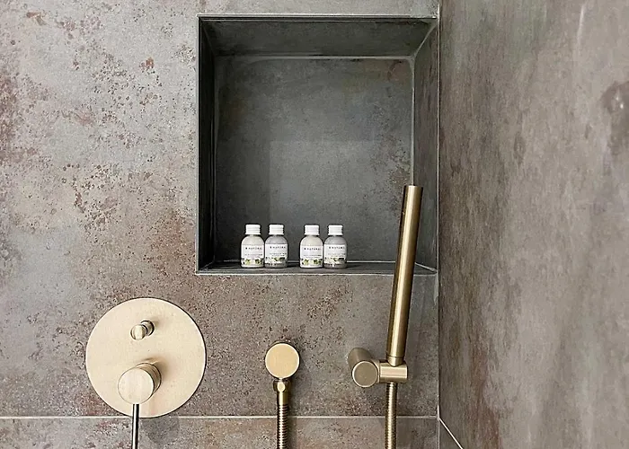 Emerald Chic - Old Town