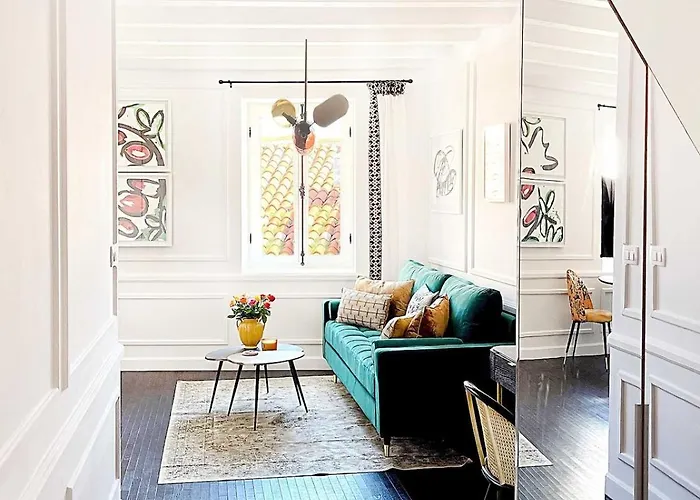 Emerald Chic - Old Town