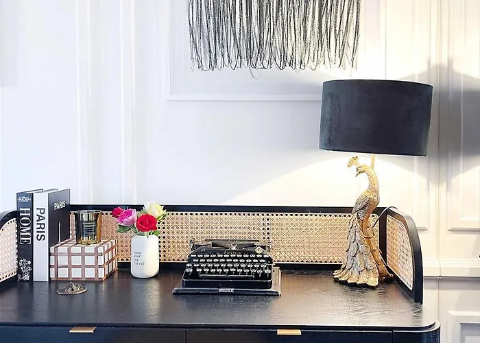 Emerald Chic - Old Town 로비니