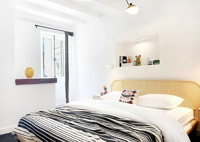 Emerald Chic - Old Town 로비니