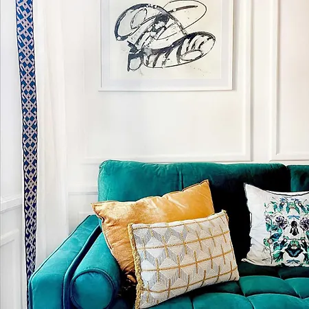 Emerald Chic - Old Town Apartment *